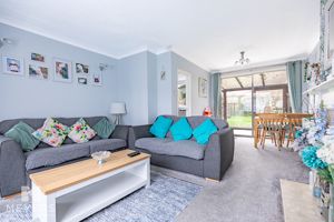 Lounge/Diner- click for photo gallery